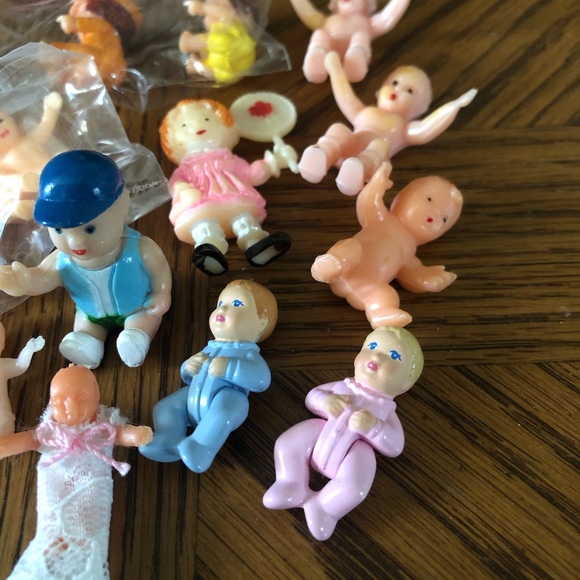 Assorted Miniature Dollhouse Babies - Picture 4 of 7